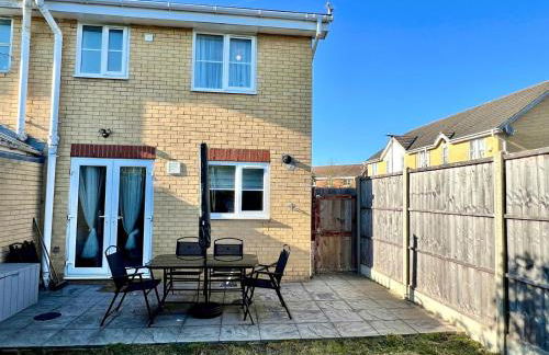 Delightfully decorated cosy two bedroom family home Great transport links to central London - Foto 21