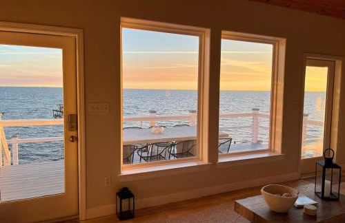 Private Waterfront Beach House with Fire-pit - Foto 35