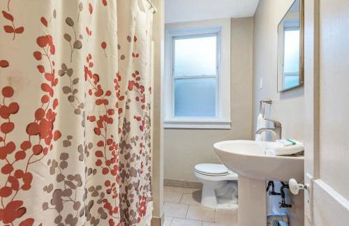 Tower Grove Getaway sleeps 8 - Foto 10