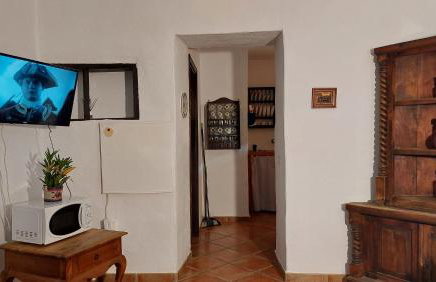 Ferienwohnung mit kleiner Innenhof-Terrasse im mediterranen Stil - Foto 3