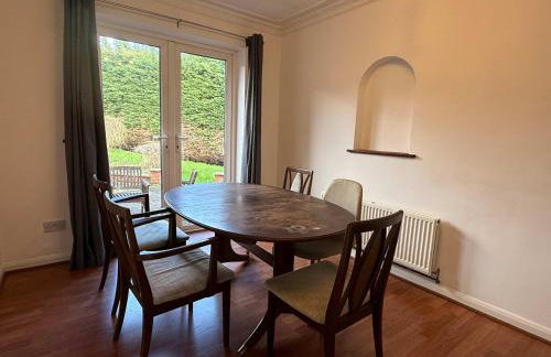 Large 4 Bed with Parking - Foto 6