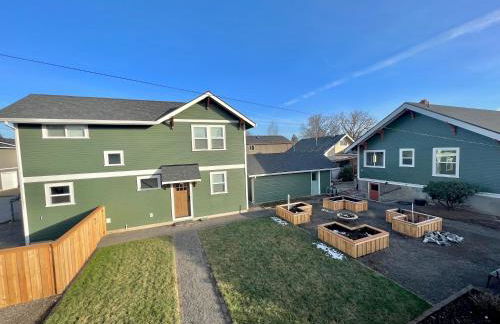 Custom Built Cottage in Downtown with Pool - Foto 15