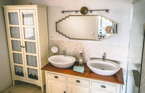 Villa Los Flamencos by Veaco- Beachfront & pool - Photo 22