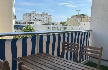 Riviera Retreat - Steps to Beach & Shops, Balcony & AC - Foto 2