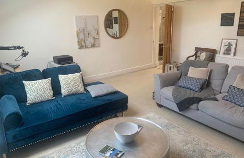 Top Floor. Top Notch. Tranquil Treat. Stone's throw from Thames. - Foto 12