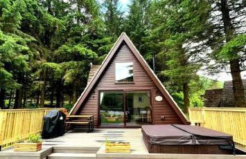 Bonnie Lodge-Lochside Location with Hot Tub - Photo 3