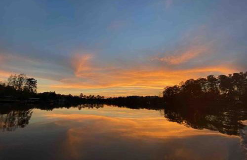 Serene Lakefront Home with Hot Tub and Boat for Rent! - Foto 43