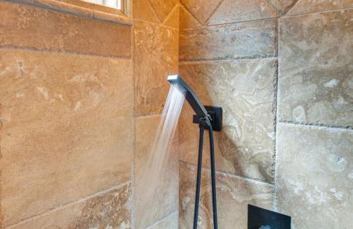 Walk to Village! Romantic Pine Mtn Nature Escape - Foto 17