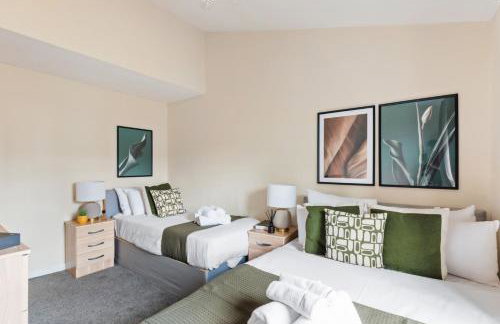 House - Sleeps up to 10 & Free Parking - Foto 3