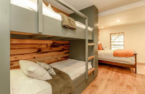 Tranquil and Private 2 Bedroom Cabin with Hot Tub - Foto 18