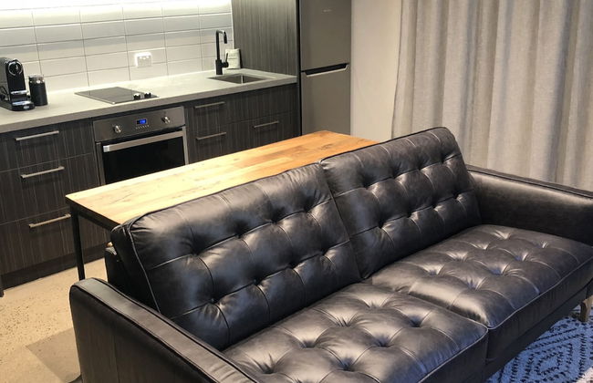 Timber Door Luxury Accommodation Geelong - Photo 13