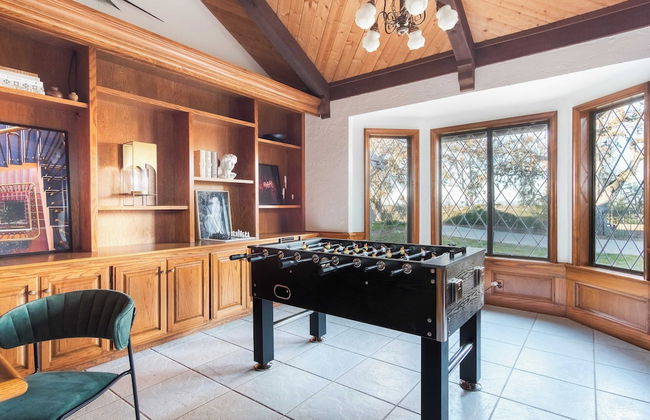 Cathedral by Avantstay Charming Secluded Estate w/ Sauna, Pool Table & Views of the Rolling Hills - Foto 20