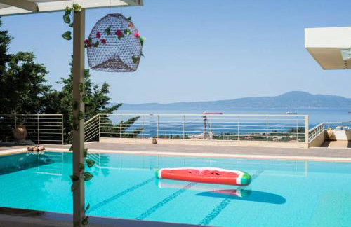 Modern Luxury Villa with Pool, just 5min to sea - Foto 1