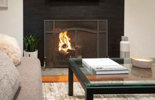 Updated 3BR, 3BA with Pool - Steps to Town - Foto 23