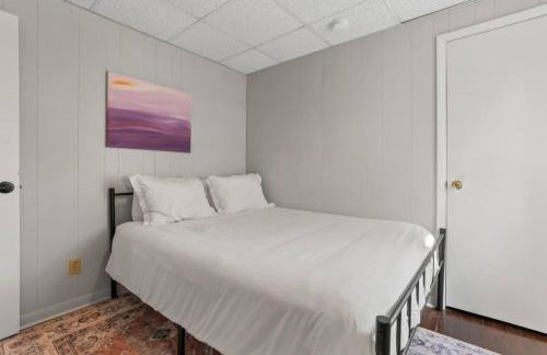 Walk to the Beach! - Free Parking - Fire Pit - Photo 35