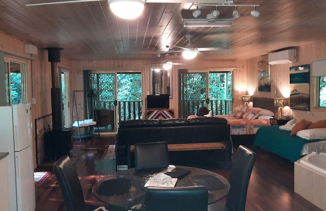 Treetops Accommodation Montville - Photo 29
