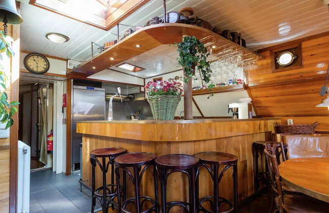 Boat in Leiden Near City Center & Museums - Foto 23