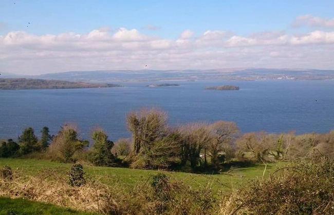 Log Cabin on the Lake - Sleeps 4 & Jacuzzi - Photo 18