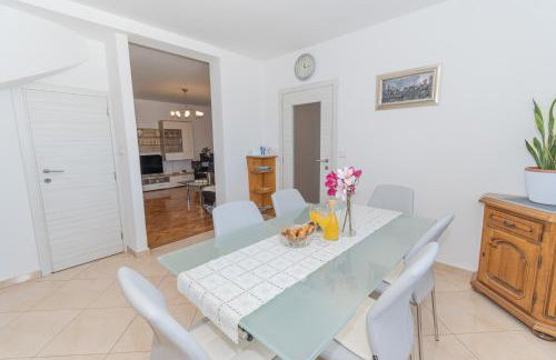 Spacious villa for 10 with a big private pool - Photo 47