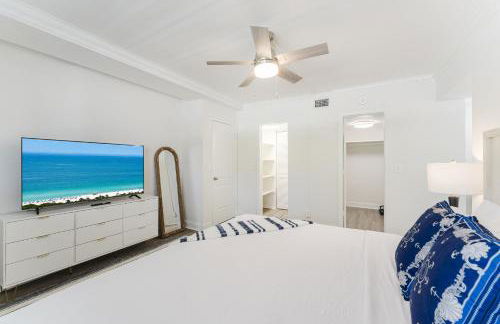 Boca Waterfront Oasis Walk to Beach with Pool, Hot Tub, Gym - Foto 24