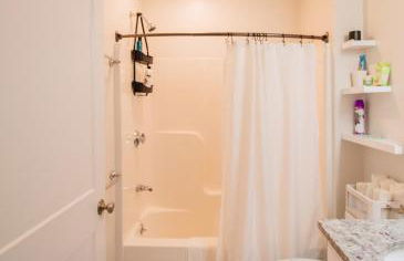 2 Bedroom Unit w Elevator & In-Unit Laundry - Foto 3