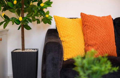 Metrolink Steps Away • Fast City & Airport Links - Foto 34