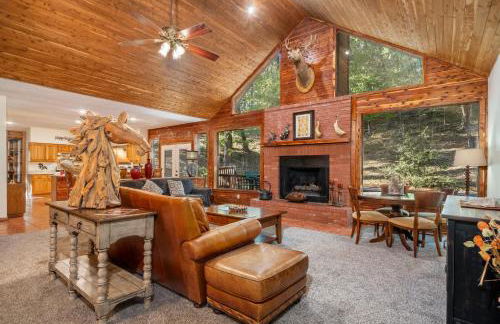 Luxury Rock Creek Cabin w Deck by Lake Hamilton - Foto 1