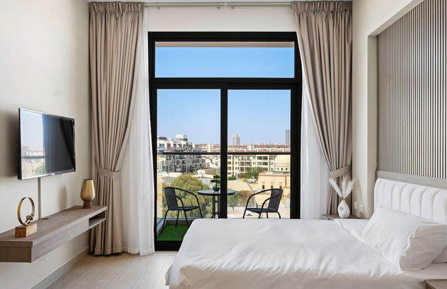 Modern Studio in Residence With Pool gym and Paddl - Photo 1