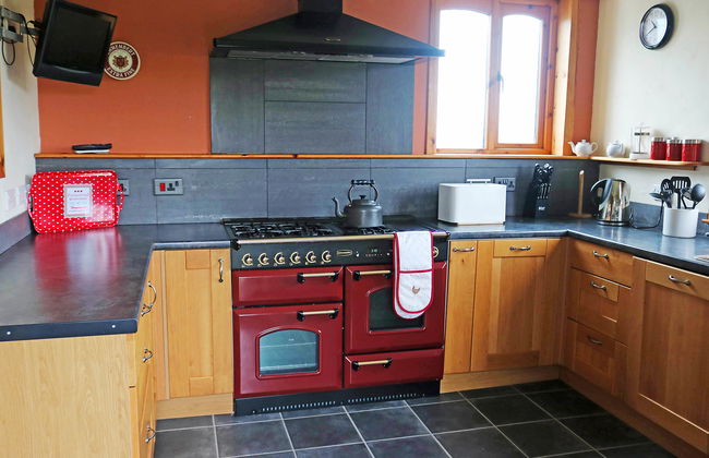 2 bedroom House in Isle with garden - Photo 3