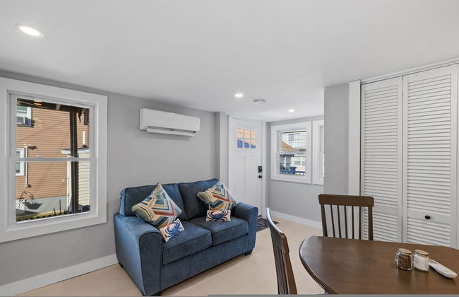 Modern Condo Perfect For Winter Rental - Photo 5