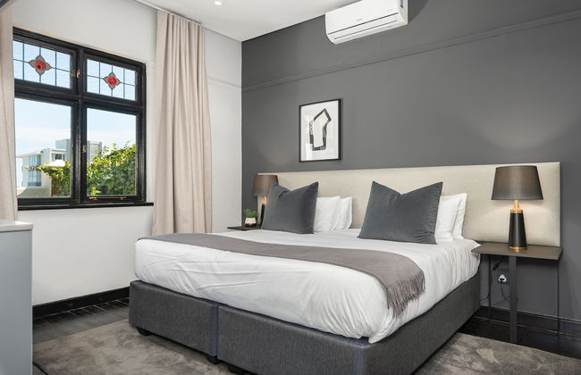 One Calais Luxury Apartments - Photo 10