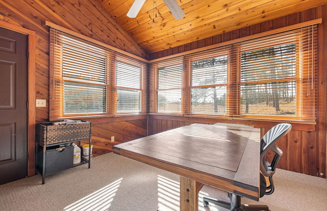 Peaceful Pines 5 BR Home with Jacuzzi - Foto 32