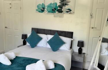 Stylish 3-Bedroom Home, Patio & High-Speed Wi-Fi - Foto 8