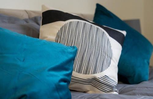 Elegant 2BR Escape Ideal for Long Stays - Foto 26