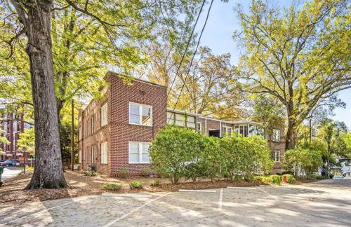 Luxurious Myers Park Living with Screened Porch - Foto 30