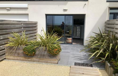 Studio neuf déco vintage face mer,terrasse ,jardin,wifi,parking sous-sol - Foto 9