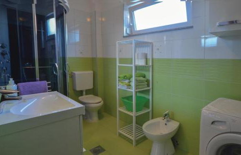 Gorgeous Home In Kanfanar With Wifi - Photo 54