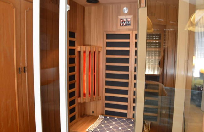 Family Home With Garden - Photo 12