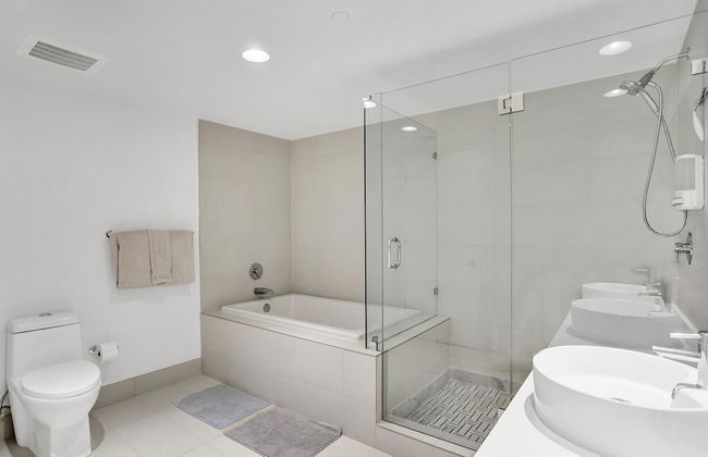 Luxury Condo at Beach Walk Resort - Foto 21