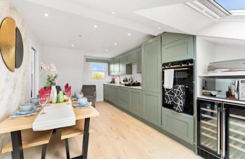 Stunning 4 Bedroom Abode in Zone 1 - Balcony - Sleeps 9 - Foto 16