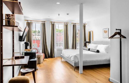 West Market Square View, Historic Hotel DTWN, King Bed, Room # 401 - Foto 1