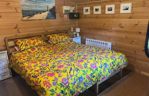 Cosy Cabin, hidden from the main house - Sleeps 2 - EV - Foto 7