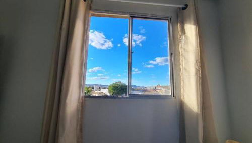 Kitnet303 centro, c linda vista janela, tv smart - Foto 3