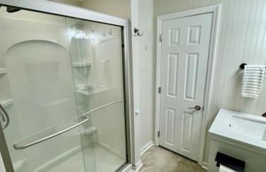 3 Min Walk to Starbucks. Pet Yes - Photo 16