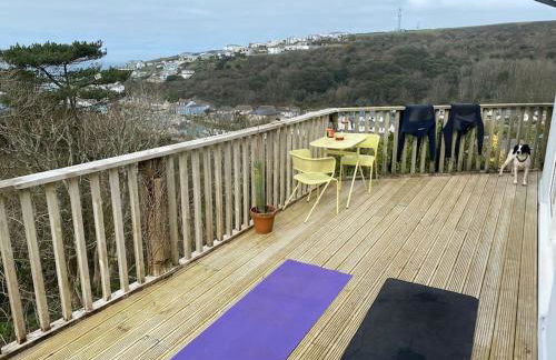 Cliffside 3 Bedroom House with Sea Views - Photo 12