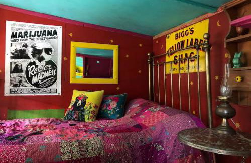 Surfers and walkers cosy camping cabin - Foto 8