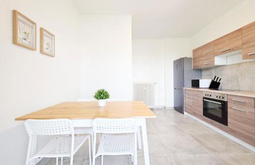 Tolstov Apartments - 3 Room Apartments - Kitchen - Balcony - 5 min to Messe DUS - Foto 9