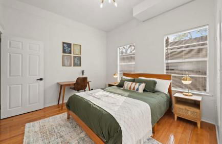 Modern Moroccan Villa w/ Firepit, BBQ + Game Room! - Foto 6