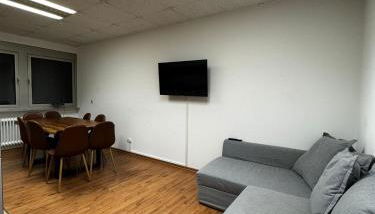 D1 Frankfurt 230m2 - 7 Einzelzimmer mit 2 Parkplätzen - Foto 2