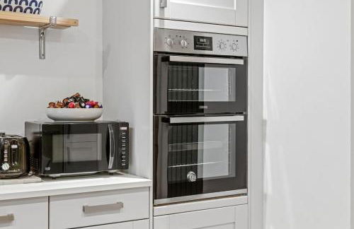 Luxurious 3 Bedroom Apartment in Park Estate - Photo 14